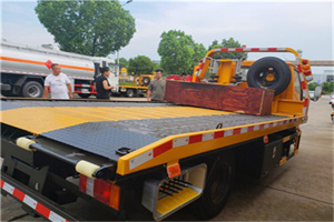 郁南附近拖车电话号码服务